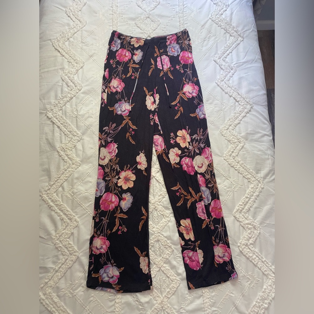 Women’s Tahari Sleepwear - Size Small - Black With Flower Print